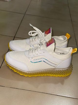 Zapatillas Blancas y Amarillas Talla 36