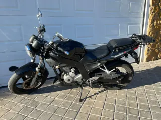 DAELIM Roadwin 125 Naked Negra