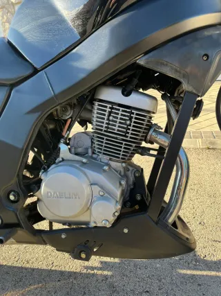 DAELIM Roadwin 125 Naked Negra