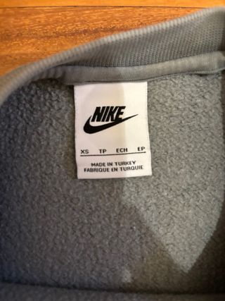 Sudadera Nike Crewneck verde.