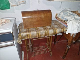Máquina de coser SINGER Antigua con Mueble