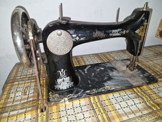 Máquina de coser SINGER Antigua con Mueble
