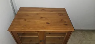 Mueble TV madera 2 puertas cristal y baldas