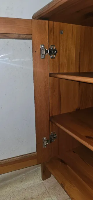 Mueble TV madera 2 puertas cristal y baldas