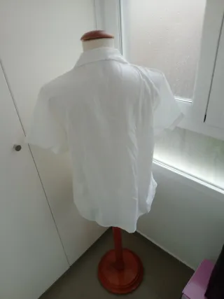 Camisa blanca bordada