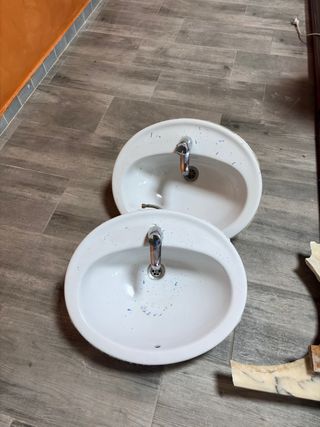 Lote 2 lavabos encastrados con grifería