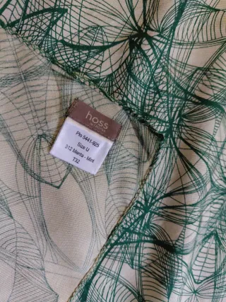 Pañuelo estampado floral verde y beige