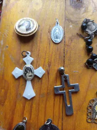 Artículos religiosos varios