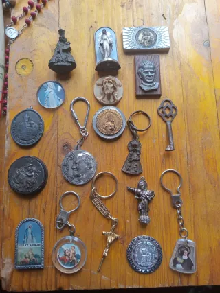 Artículos religiosos varios