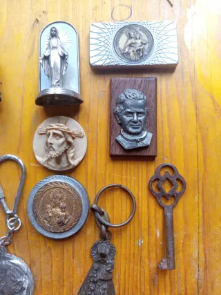 Artículos religiosos varios