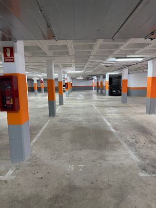 Plaza PREMIUM para SUV – junto a ascensor