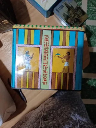 Caja de latón decorada con Faraón