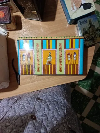 Caja de latón decorada con Faraón