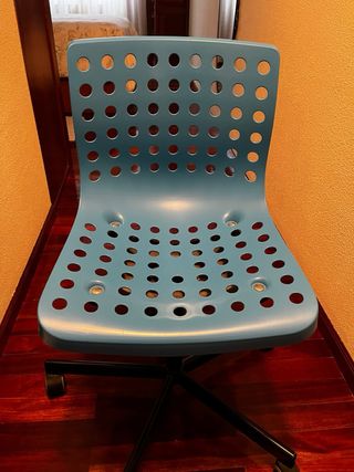 Silla de oficina azul, en perfecto estado.