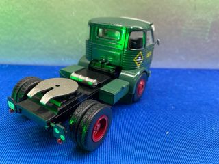 CAMION ESCALA 1:43 PEGASO COMET IXO PORTACOCHES