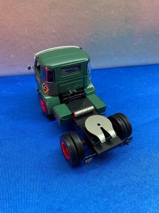 CAMION ESCALA 1:43 PEGASO COMET IXO PORTACOCHES