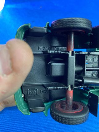 CAMION ESCALA 1:43 PEGASO COMET IXO PORTACOCHES