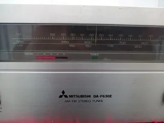 Sintonizador Mitsubishi DA-F630E Plata