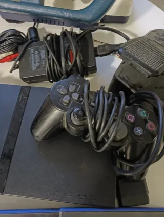 Play 2 con dos mandos volante y 3 juegos