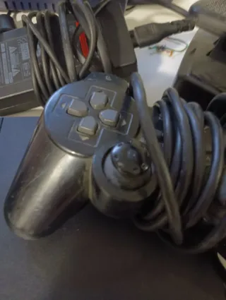 Play 2 con dos mandos volante y 3 juegos