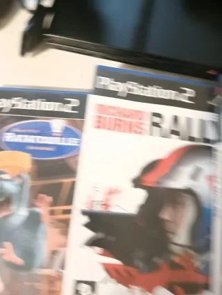 Play 2 con dos mandos volante y 3 juegos