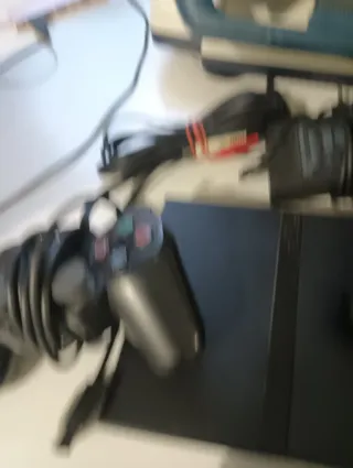 Play 2 con dos mandos volante y 3 juegos