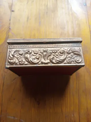 Caja antigua religiosa