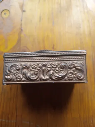 Caja antigua religiosa