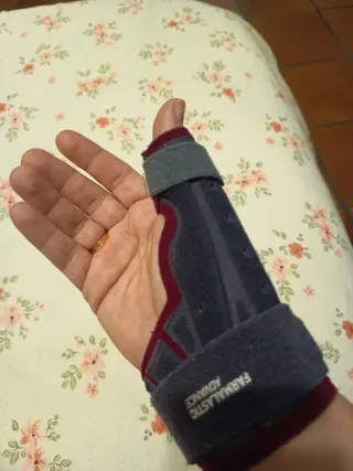 Muñequera Farmalastic Pulgar Gris/Rojo