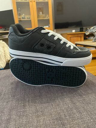 Zapatillas DC Shoes Negras y Blancas