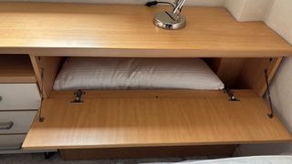 Mesa estudio juvenil arcón y estantería