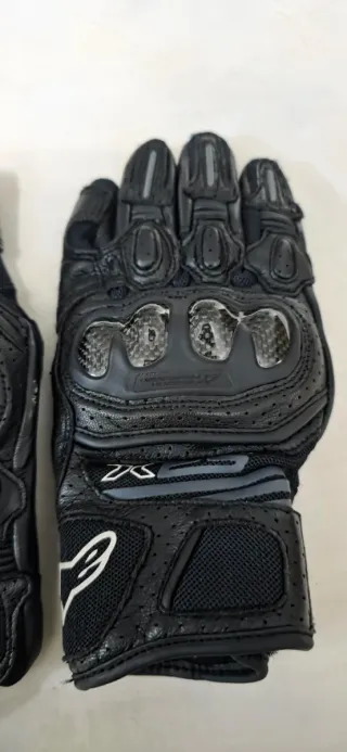 Guantes de moto negros con protecciones