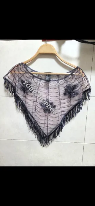 Capa Zara bordada con abalorios