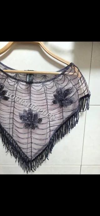 Capa Zara bordada con abalorios