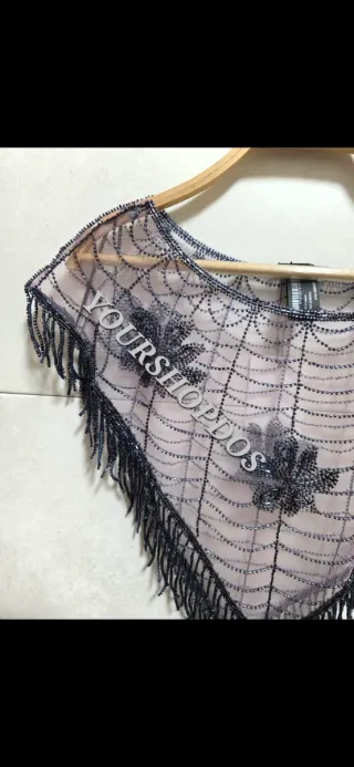 Capa Zara bordada con abalorios