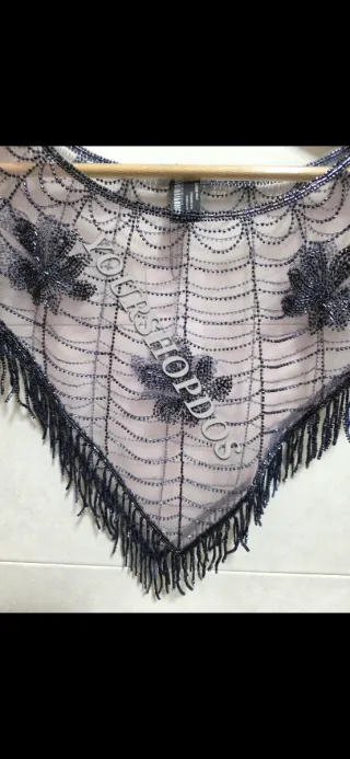 Capa Zara bordada con abalorios