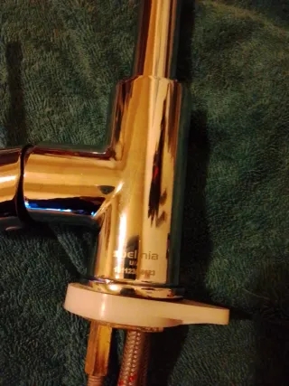 Grifo de cocina plateado