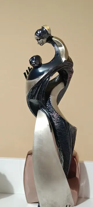 Escultura Maternidad Jaume Perelló Miró