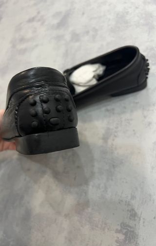 Mocasines de piel negros con cadena