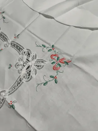 Mantelería bordada floral