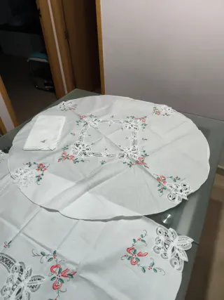 Mantelería bordada floral
