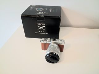 Cámara Fujifilm X-M1 con Objetivo XC 16-50mm