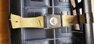 Reloj Emporio Armani Negro y Dorado
