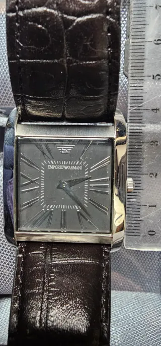 Reloj Emporio Armani Negro y Dorado