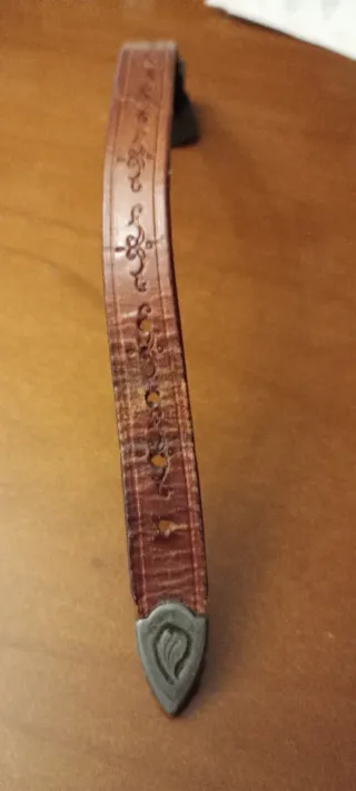 Pulsera de cuero con hebilla