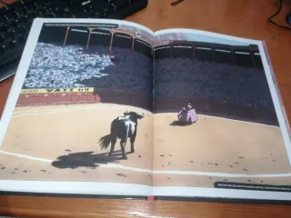 Novela gráfica: A LAS CINCO DE LA TARDE