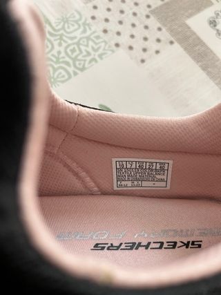 Zapatillas Skechers Mujer Negras y Rosas. Nuevas.