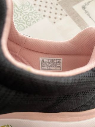 Zapatillas Skechers Mujer Negras y Rosas. Nuevas.