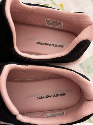 Zapatillas Skechers Mujer Negras y Rosas. Nuevas.