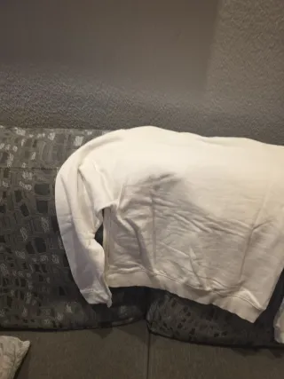 Sudadera Guess Blanca Logo Triángulo